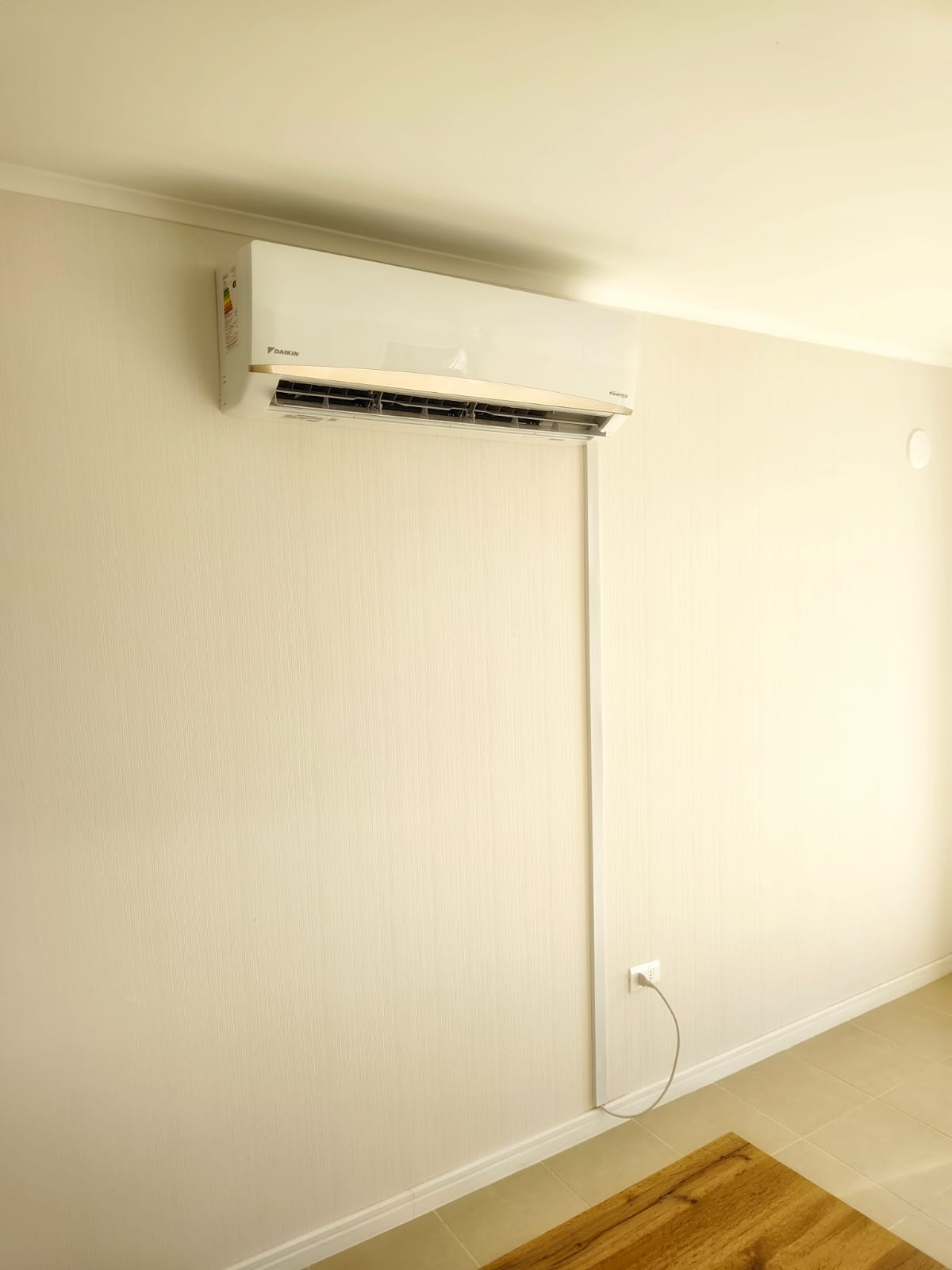 Daikin en espacio minimalista