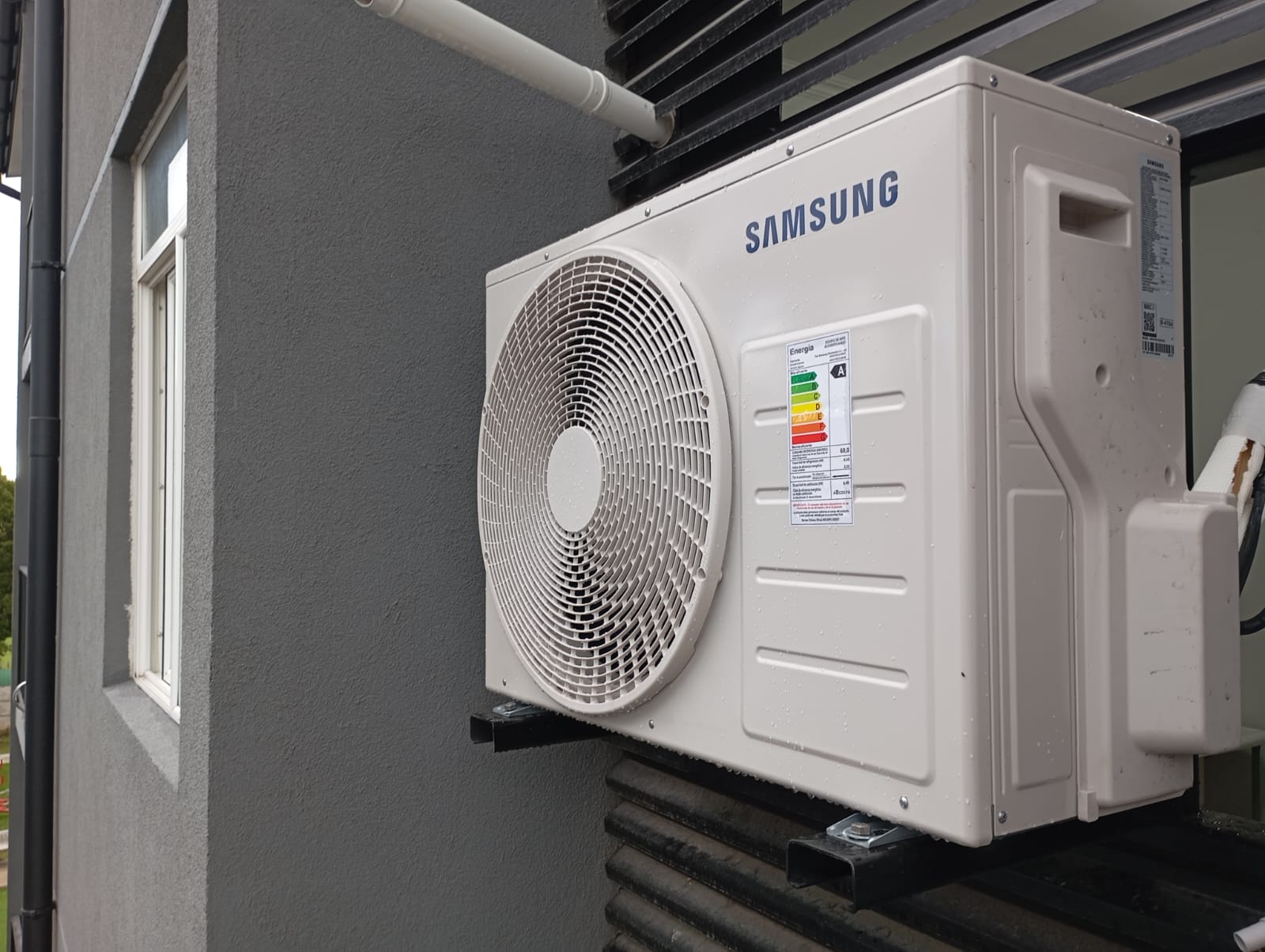 Samsung exterior con conexiones
